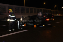 بالفيديو: منتصف الليلة - إصابة شخصين بإنقلاب مركبة في مدينة يافا 